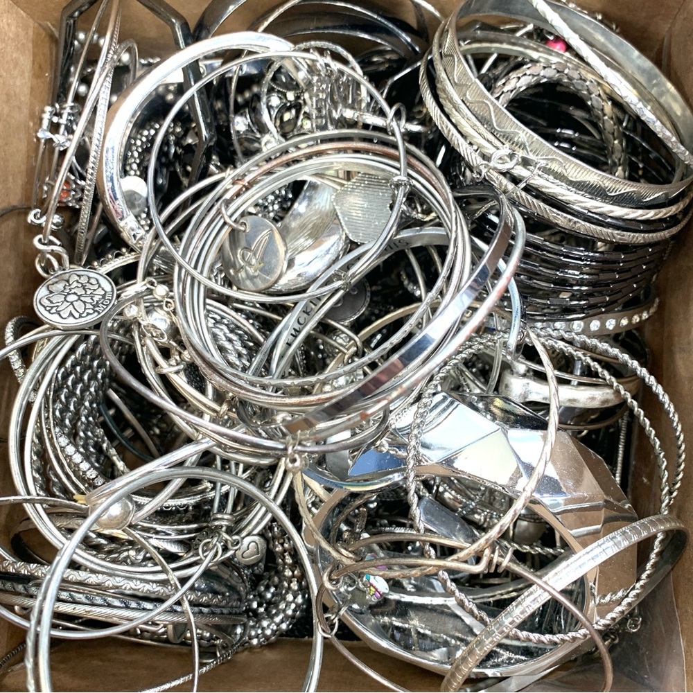 1 lb Bulk Silver & Silver-Tone Jewelry Lot Mixed Styles Untested Wearable Items - Picture 8 of 8